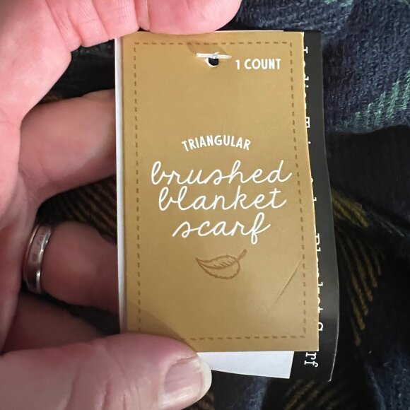 Scarfs - Picture 2 of 3